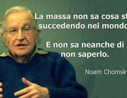Noam Chomsky ha elaborato la lista delle 10 strategie della manipolazione attraverso i mass media.